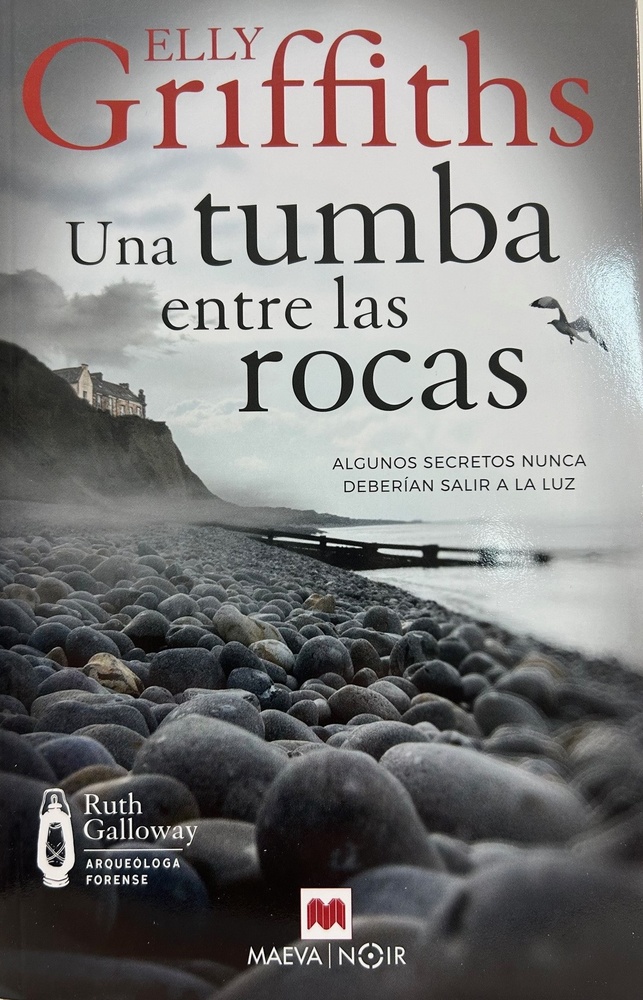 Una tumba entre las rocas